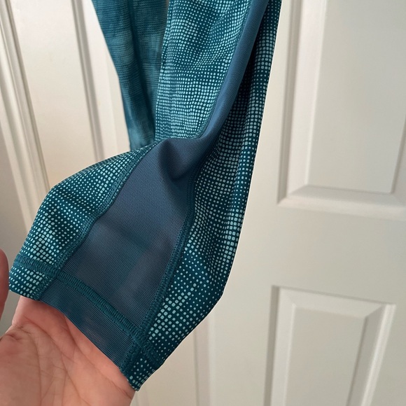 Lululemon train time leggings size 10 blue pattern - Picture 3 of 4